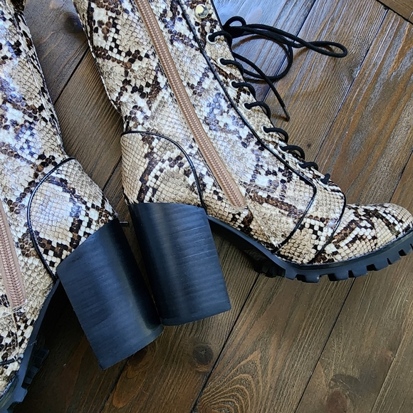 DV DOLCE VITA Ayleen Heeled Lug Sole Combat Boots Size 6 NWOT - Picture 11 of 15